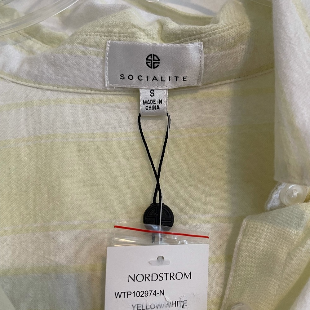 Yellow women’s button down - Picture 2 of 3